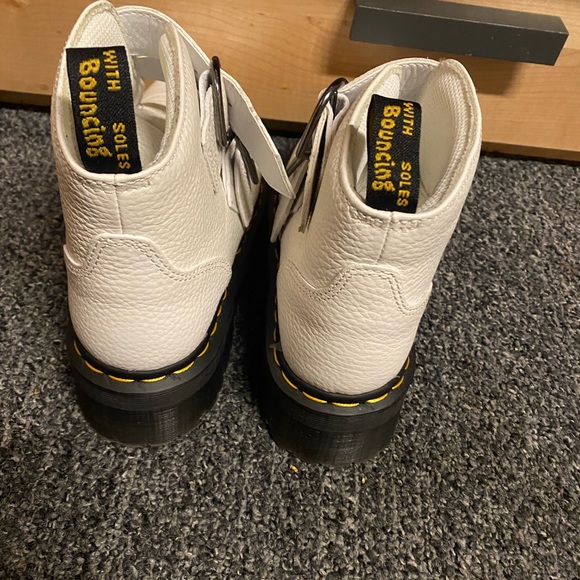 White Dr.Martens Devon Leather Platform boots - Picture 2 of 3